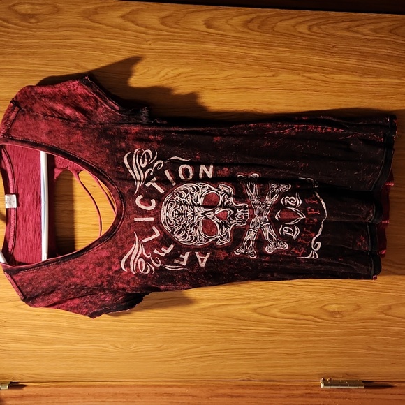 AFFLICTION Reversable Red/Black Distressed Tee Size L - Picture 1 of 7